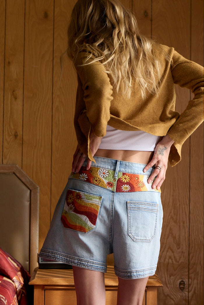 Phoebe Short - Sunflower Power