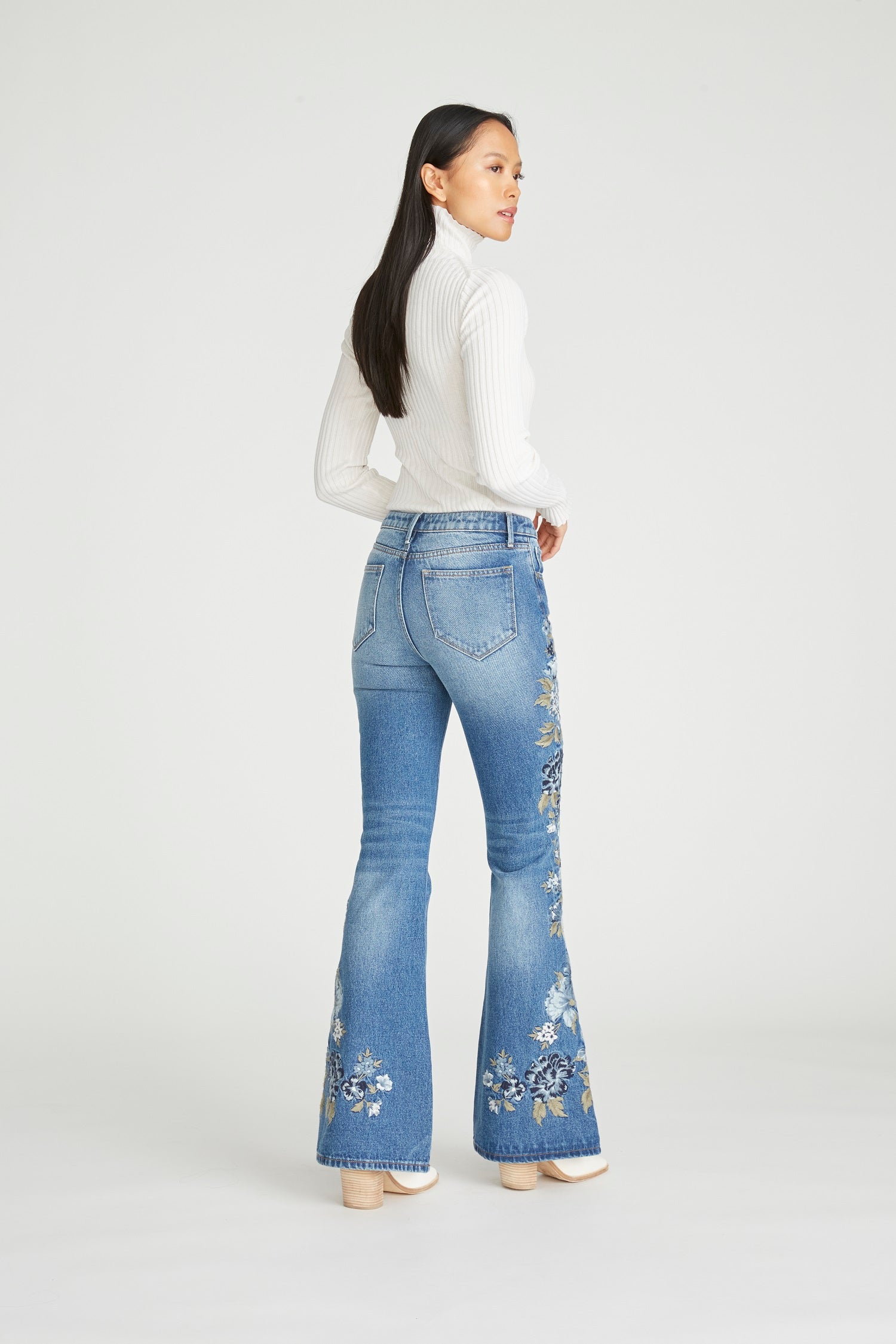 Driftwood Jeans Kelly Bootcut Embroidered Jean-Bluebell Fleur, Size Plus 28, Bluebell Fleur